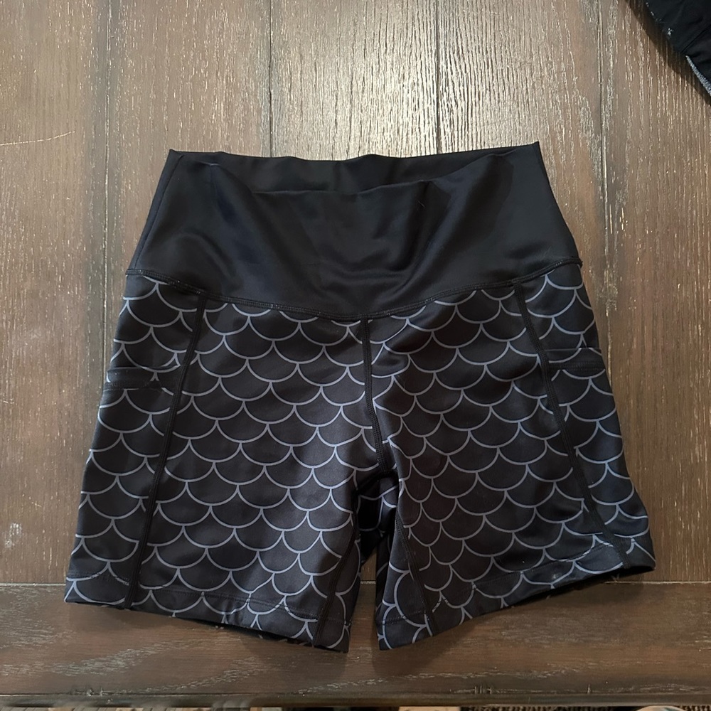 Constantly Varied Gear sz S "Dragon Scale"